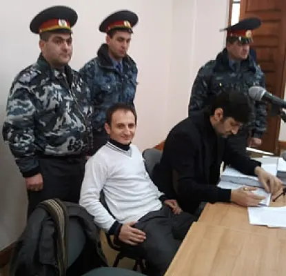 Մազ քաշելը սպորտային հնա՞րք. ինչպես էին ակտիվիստներին բերման ենթարկում (ՏԵՍԱՆՅՈՒԹ)