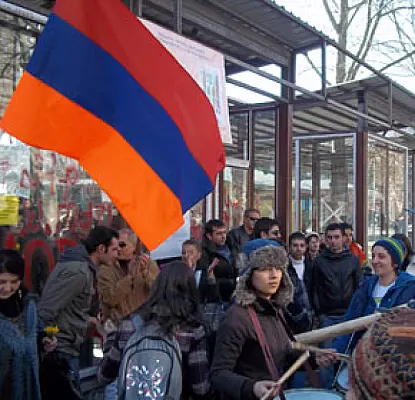 VIDEO: Women Occupy Kiosks in Mashtots Park