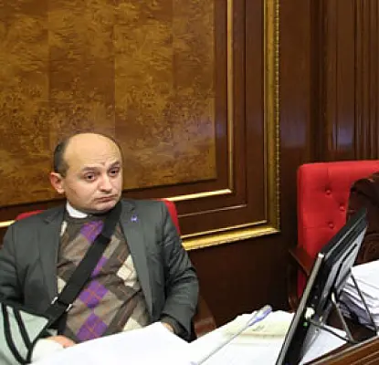 «Մնում էր Եվրատեսիլից խոսեիք». Շարմազանովը Սաֆարյանին հորդորել է «խելոք նստել տեղը»