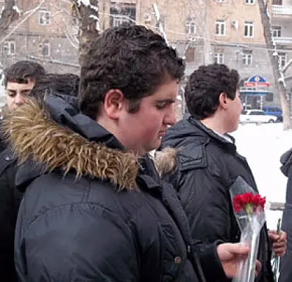 PHOTOS: 115 Youth, 115 Flowers to Mark Armenian Poet Yeghishe Charents' 115th Anniversary