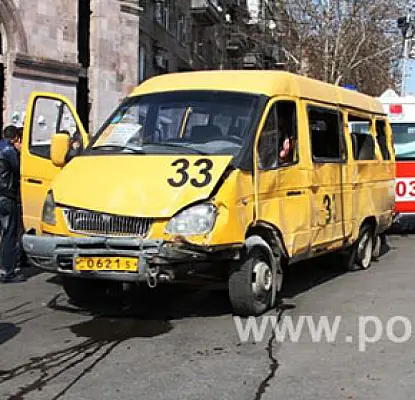 Երթուղայինը բախվել է «ՎԱԶ-2107»-ին և «ԲՄՎ-500»-ին