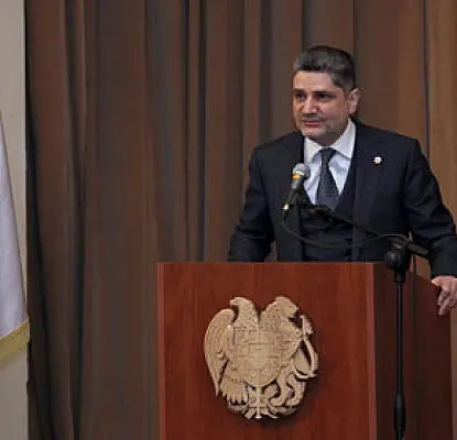 Арменией можно править и в одиночку. Премьер агитировал и пугал Азербайджан