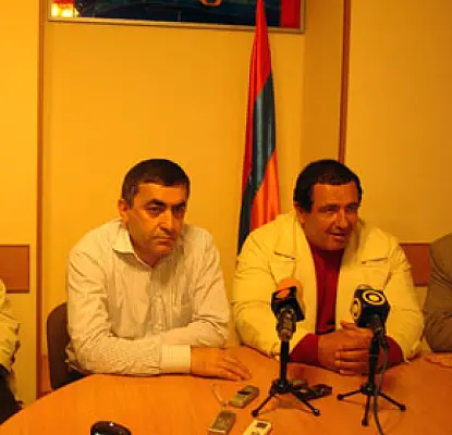 Ծառուկյանը եկել է «ցրելու մարդկանց փաստարկները», Ռուստամյանը մտահոգված է