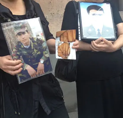Родным три дня показывали труп армянского солдата и «лечили» его