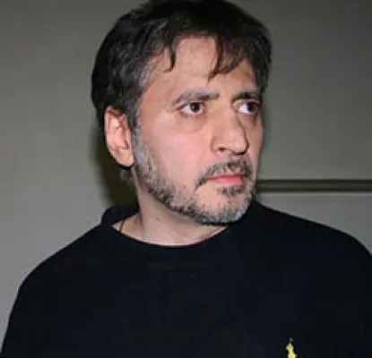 «Ծոմակ ու ֆաշիստներ», «Փակ շուկա», «Հարսնաքարի ծեծ». գրողը՝ հայաստանյան իրականության մասին