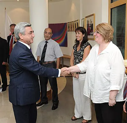Սերժ Սարգսյանը այցելել է Մեծ Բրիտանիայի դեսպանատուն, շնորհավորել է Եղիսաբեթ II-ի գահակալության տարեդարձը