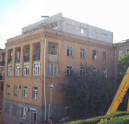 «Ստանում ենք աղավաղված քաղաք». Ճարտարապետը՝ Կասկադի մոտ գտնվող շենքի վերնահարկի մասին