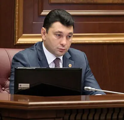 Ответ Кочаряну: Фаворитом является действующий президент Армении
