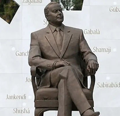 - Мандела? Мартин Лютер Кинг? - Гейдар Алиев!