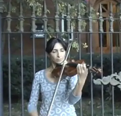 Հիշելով Վահե Ավետյանին. ՀՖՖ շենքի մոտ ջութակ նվագեցին (ՏԵՍԱՆՅՈՒԹ)