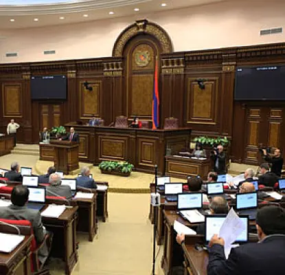 Правящая партия Армении сорвала внеочередное заседание парламента