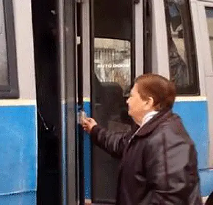 ВИДЕО с выборов в Армении. Насилие, вброс и подозрительный автобус