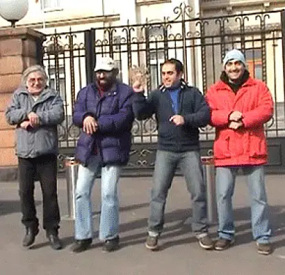 Նախագահականի և ԿԸՀ-ի մոտ Gangnam Style պարեցին (ՏԵՍԱՆՅՈՒԹ)