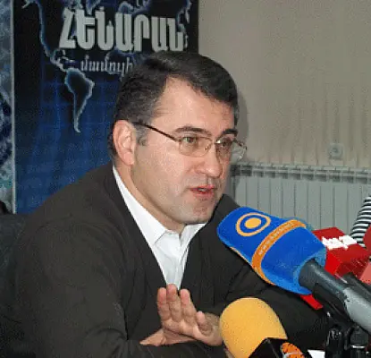 Ակտիվիստ լինելը չի արդարացնում. Արմեն Մարտիրոսյանը խոսել է երեկվա միջադեպի մասին
