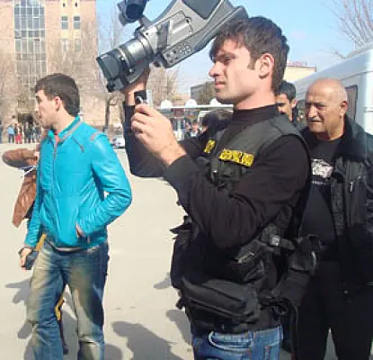 Стражи правопорядка фотографируют участников митингов Раффи Ованисяна – ФОТО
