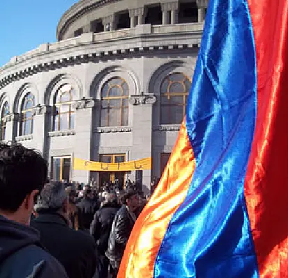 Кому принадлежит площадь. Публицист о Рафии Ованисяне и Левоне Тер-Петросяне