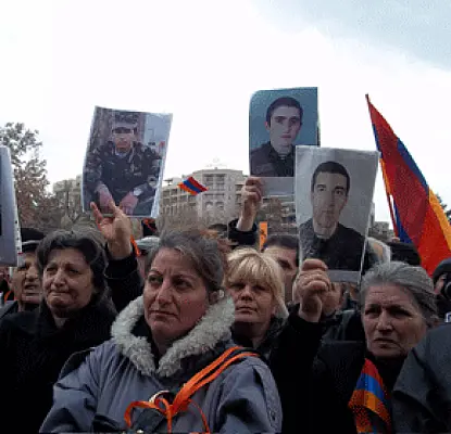 «Ապրիլի 9-ին՝ մեկ մարդու պես». Զոհված զինվորի մայրը կխոսի հանրահավաքին