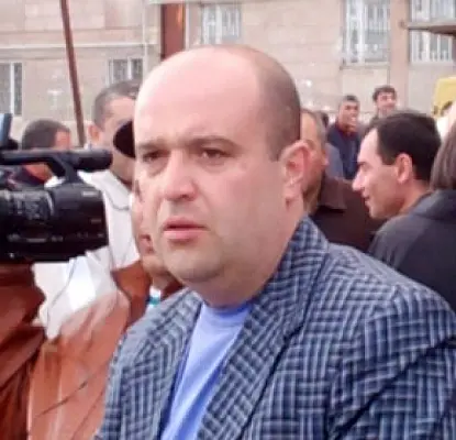 «Обвините меня в клевете». Армянский журналист знает, кем был избит