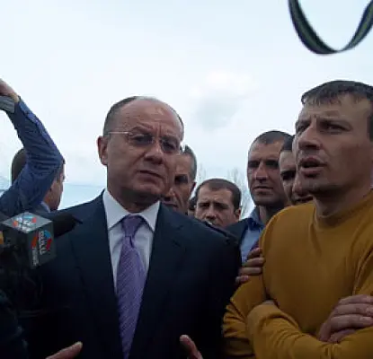 «А кто сказал, что я должен был подать в отставку?» - министр оборон Армении