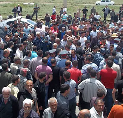 Կարկուտից տուժած գյուղացիները հողահարկ և ջրի վարձ չեն վճարի, վարկերը կսառեցվեն