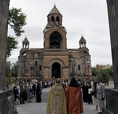 Известие о смерти премьер-министра могло повлиять на выборы Католикоса всех армян