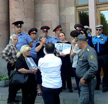 «В Армении не могут замять убийство». Родители погибших военнослужащих не согласны