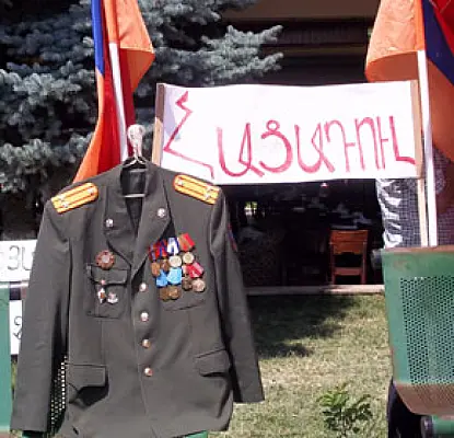 Пятый день голодовки. К участнику карабахской войны присоединится женщина-ветеран