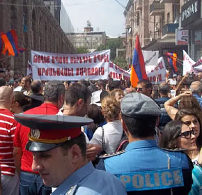 «С нами шутки плохи». «Войско» армянского олигарха угрожало журналистам