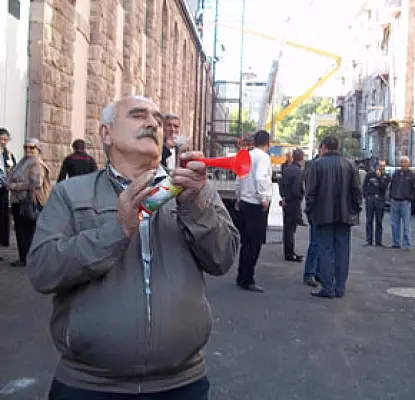 ՖՈՏՈՇԱՐՔ. Ակցիա ի պաշտպանություն պատգամավորական բիզնեսի