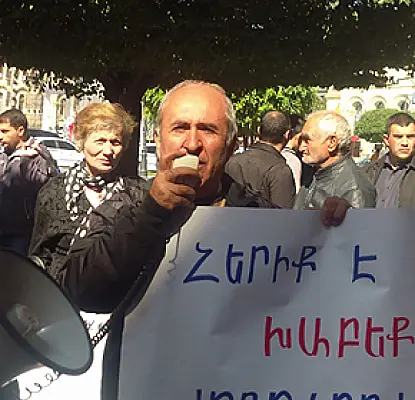 Армянские активисты грозят начать платить за газ по прежнему тарифу - акция