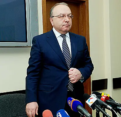 Делая врачу магарыч, не надо говорить, что у вас требовали денег - министр