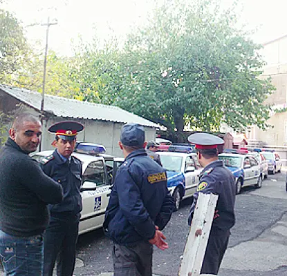 Жители Еревана продолжают бороться против строительства