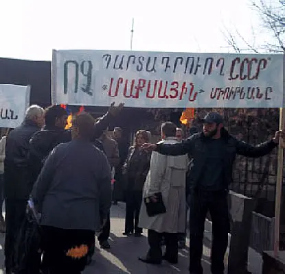 «Ноги Путина на армянской земле не будет». Акции в день визита президента РФ