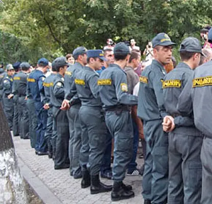 В Ереване нашли мужчину, ворвавшегося с ножами в офис оппозиционной партии