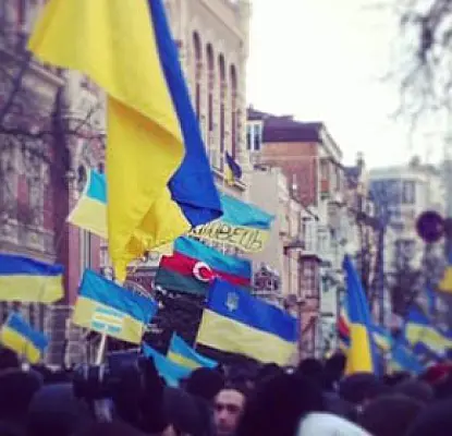Азербайджанцев отговаривают от участия в украинских протестах