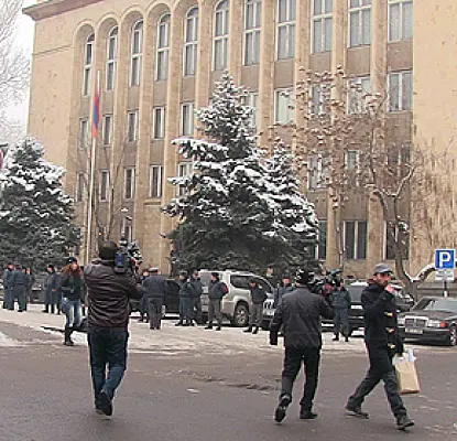 Заявление армянских фракций о накопительной пенсии суд может рассматривать 6 месяцев