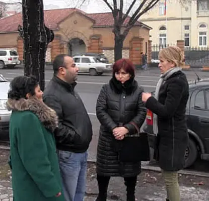 Жильцам аварийного дома посоветовали представить письменное заявление в офис Сержа Саргсяна