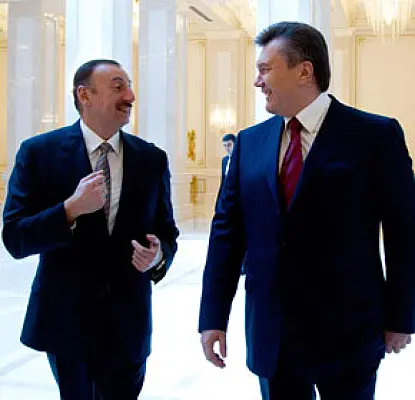 Депутат: Азербайджан выделит Украине 1 миллиард долларов