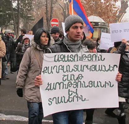 Сын армянского политзаключенного и школьный учитель обратились в полицию