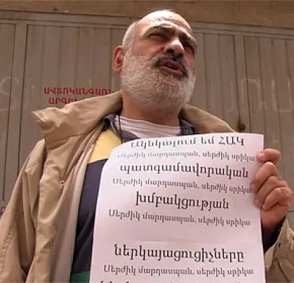Активист требует от оппозиционеров отчитаться перед ним и напоминает об «убийце-Сержике»