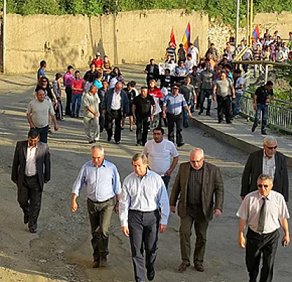 Сопредседатель МГ ОБСЕ впечатлен встретившими его акцией протеста жителями Карабаха
