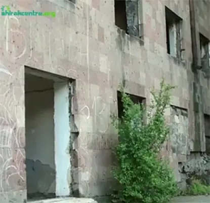 Необходимо вывести бездомных из полуразрушенного здания в Гюмри – заявление