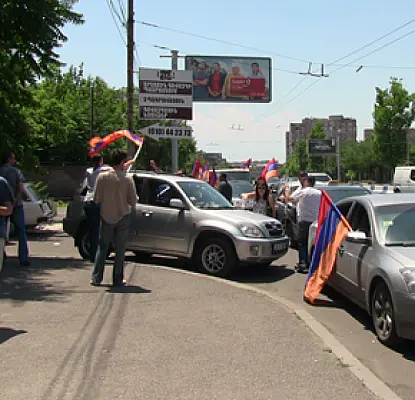 Полиция освободила задержанных участников автошествия в Ереване