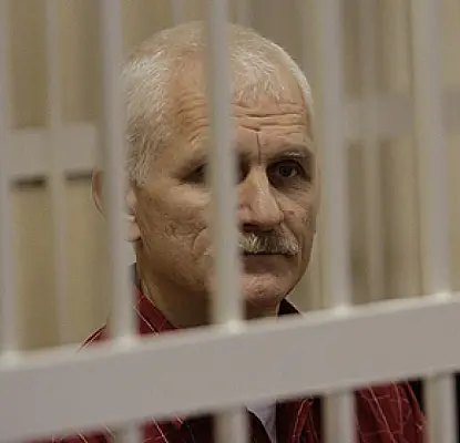 Белорусский правозащитник Алесь Беляцкий вышел на свободу