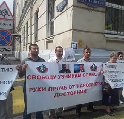 Российский правозащитник зовет на пикет у посольства Азербайджана