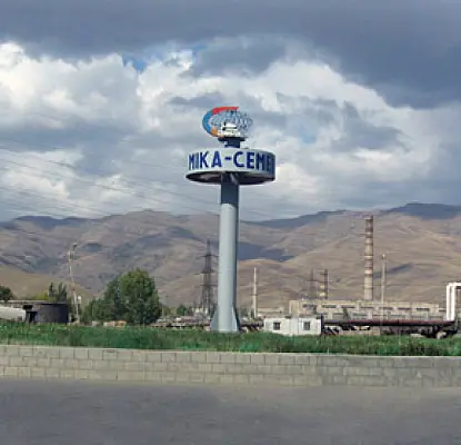 Сотрудники Разданского завода получат часть зарплат в виде цемента