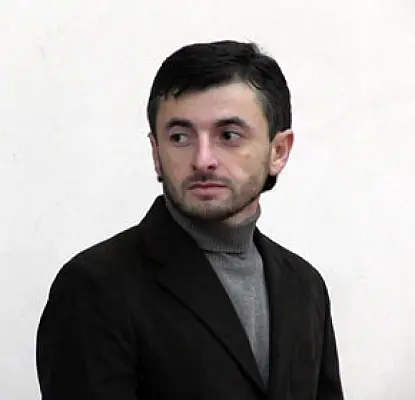 Заступник армянских политзаключенных встретил суд сидя