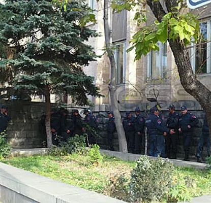 «Не господин, а уже товарищ». Как полиция Еревана «разобралась» с протестом