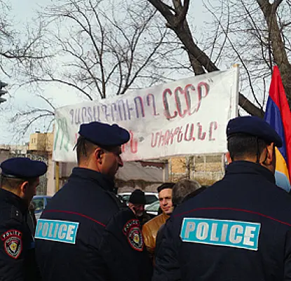 Депутатам раздали листовки противников «превращения Армении в игрушку русского империализма»