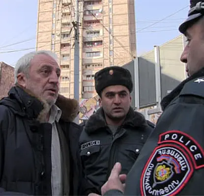 Депутат призвал полицию Армении проявить человечность к родителям погибших в армии солдат